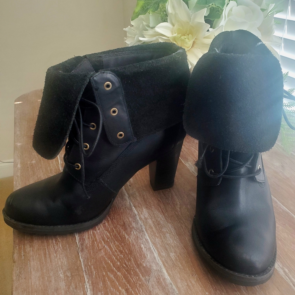 Timberland Black Heeled Boots with Fold-Over Suede Cuff Size 8.5